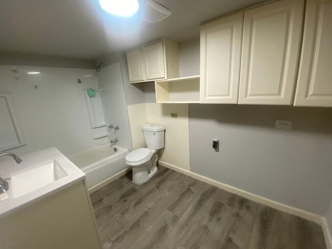 Building Photo - 2ND MONTH RENT FREE!! - Utilities Paid  2-Bedroom