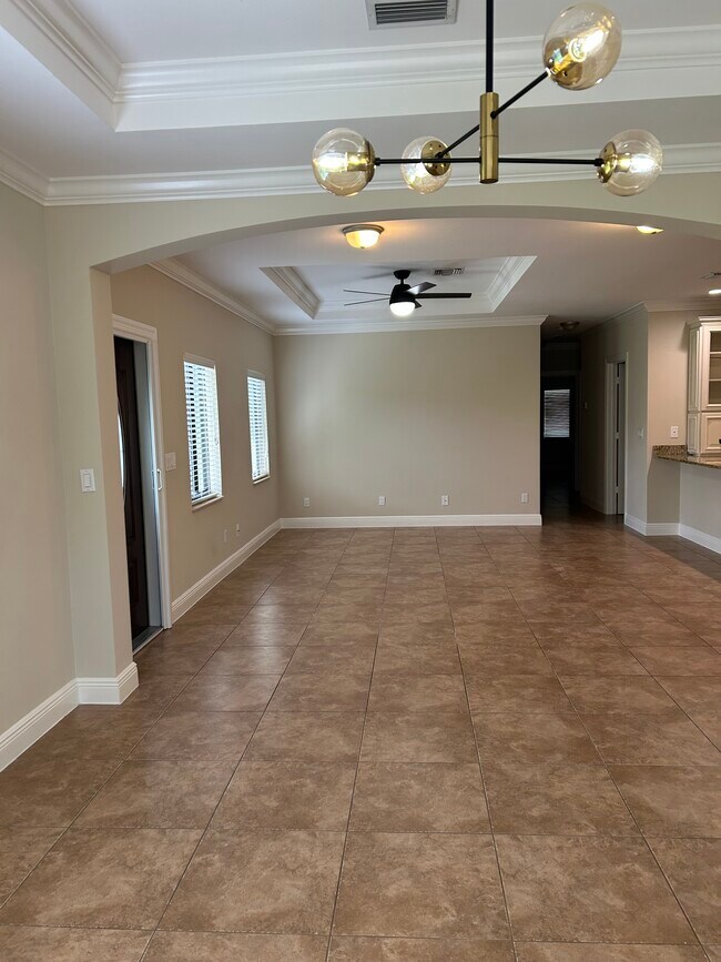 Building Photo - 4412 Vanda Dr