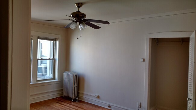 Building Photo - Sunny Horner Park Beauty! Lincoln Square West