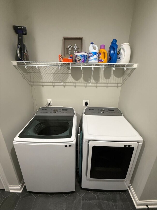 Building Photo - 128 Aiden Ln