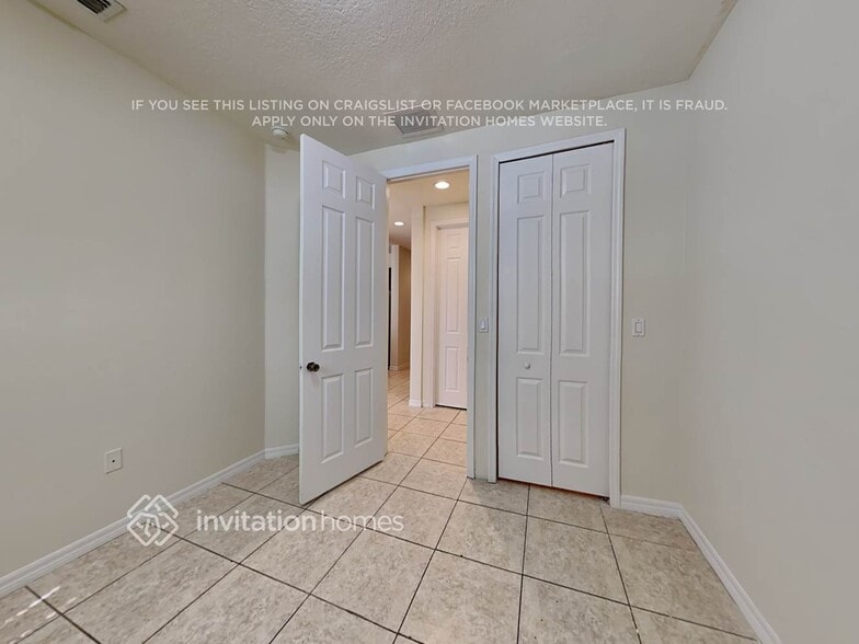 Building Photo - 568 NE 35th Ave