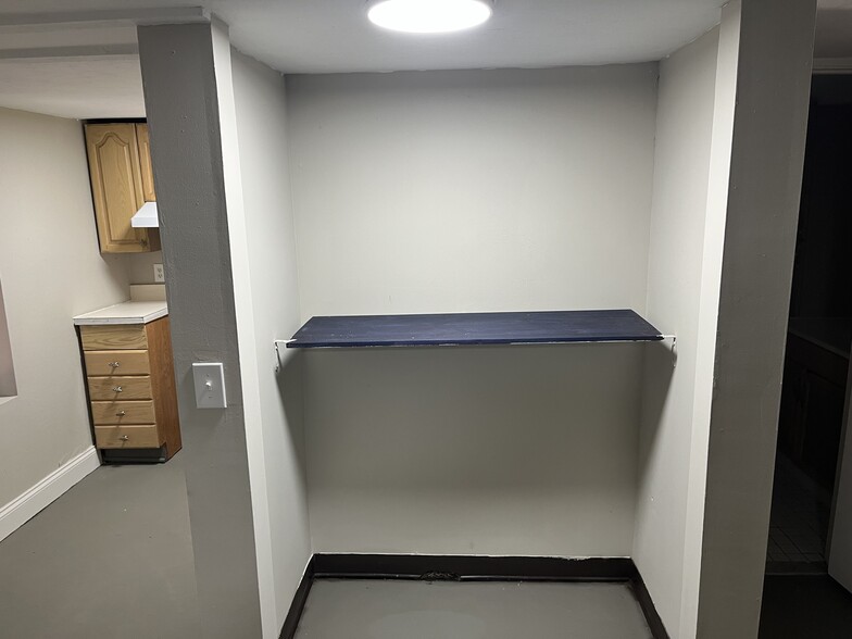 Closet - 3617 Sharon Ave