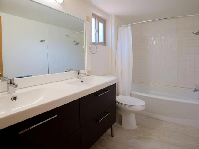 Building Photo - 15513 Live Oak Way