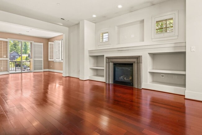 Building Photo - Must See! Luxury Townhome in West Sylvan Hills - Clubhouse/Pool/Garage!