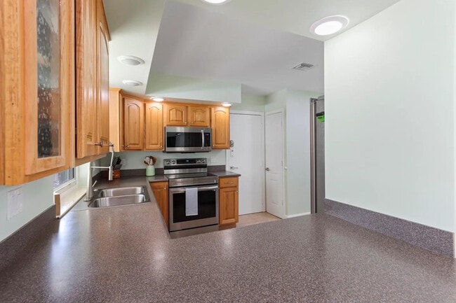 Building Photo - 608 Malabar Ave