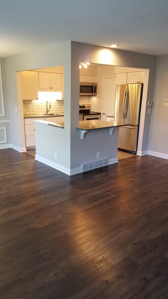 Building Photo - 6561 Woodhall Dr