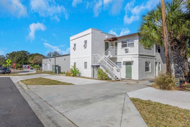 Building Photo - 416 Skinner Blvd