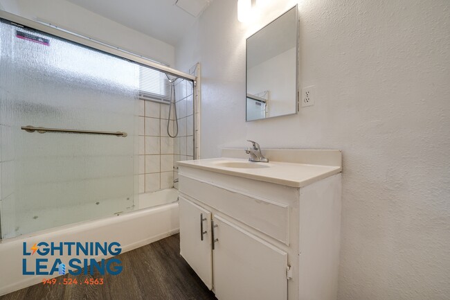 Building Photo - 14759 1/2 Vanowen-4B