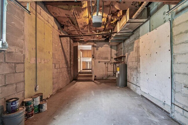 Building Photo - 751 Southwest Boulevard N