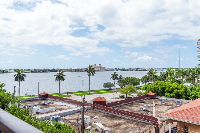 Building Photo - 1801 N Flagler Dr