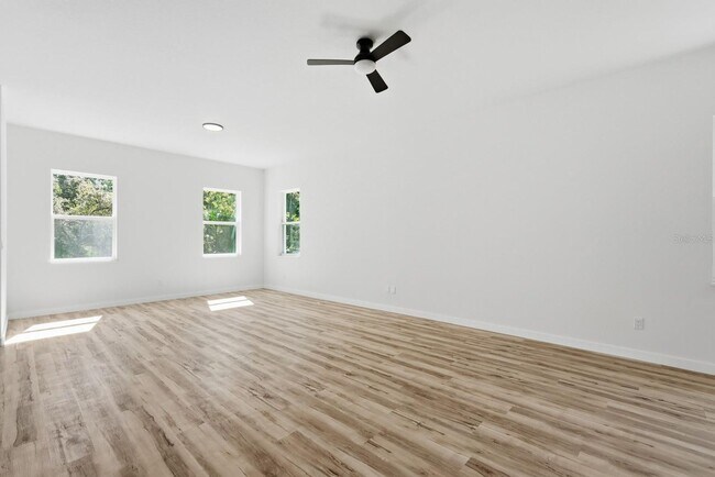 Building Photo - 1 Fanshawe Ln