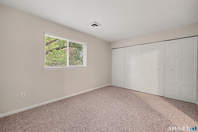 Building Photo - 172 Gillies Ln