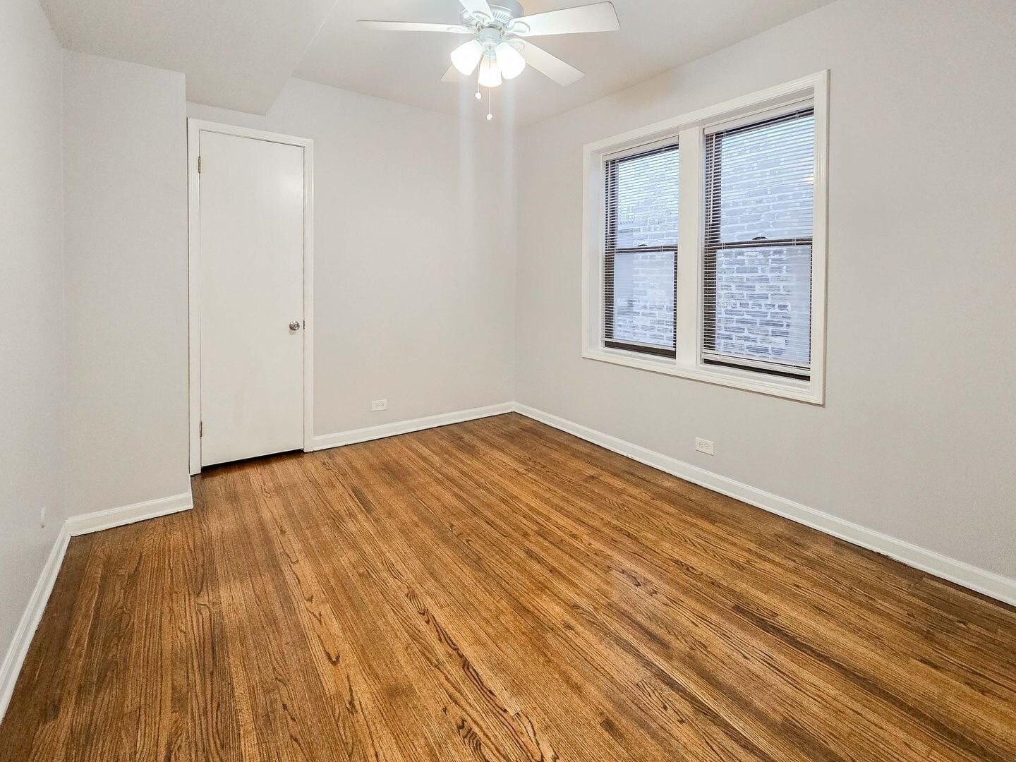 Building Photo - 3711 N Kenmore Ave