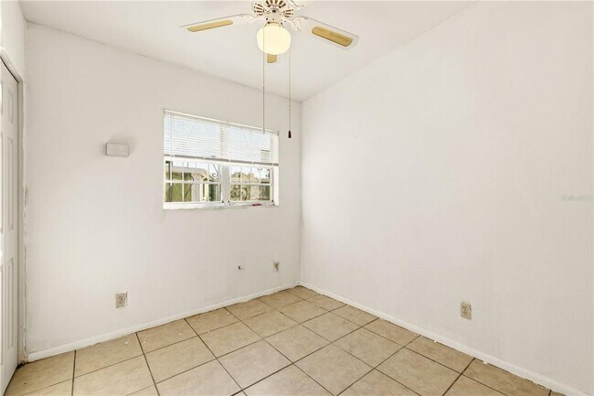 Building Photo - 2615 9th Ave Dr E