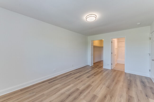 Building Photo - 900 Perrie Dr