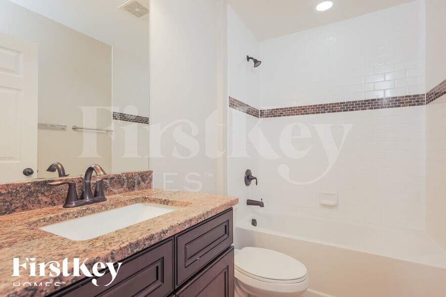 Building Photo - 1806 NE 2nd Ave