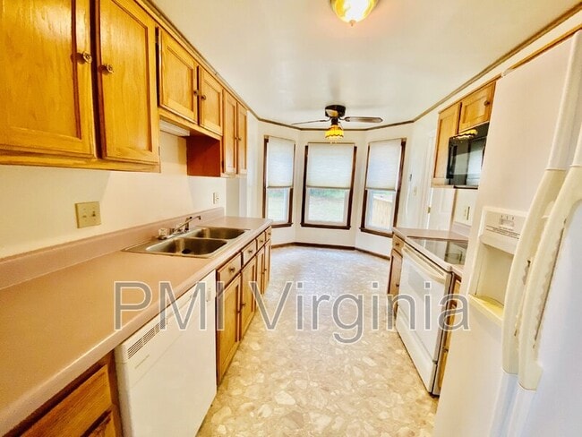 Building Photo - 604 Birchridge Ct