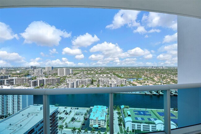 Building Photo - 2711 S Ocean Dr