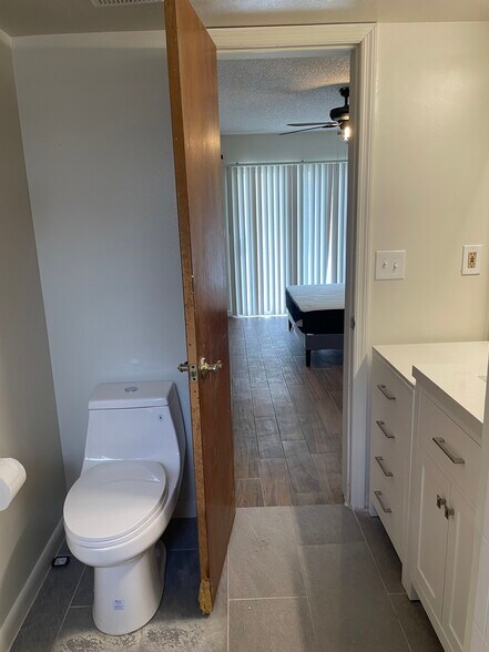 Building Photo - 2489 Sweetwater Club Cir