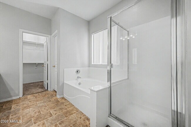 Building Photo - 9442 W Palm Ln
