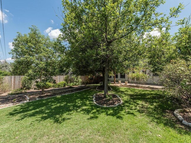 Building Photo - 11704 Emerald Falls Dr