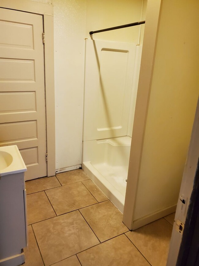 Building Photo - 2 Bed/1Bath house