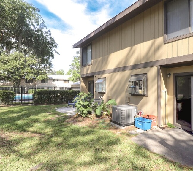 Building Photo - 2300 SW 43rd Street - C