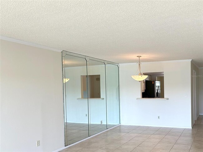 Building Photo - 7050 Fairway Bend Ln