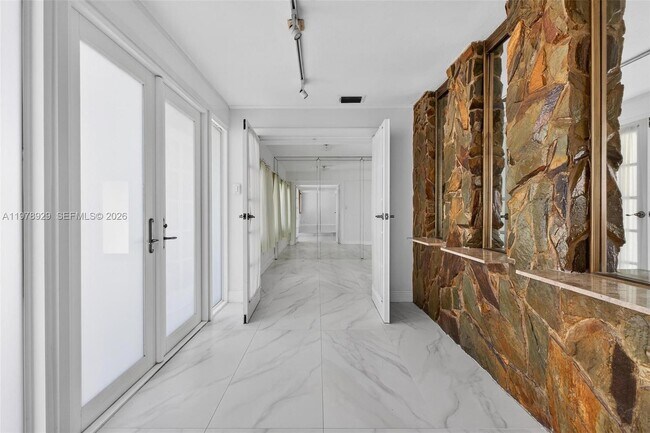 Building Photo - 1470 N Treasure Dr