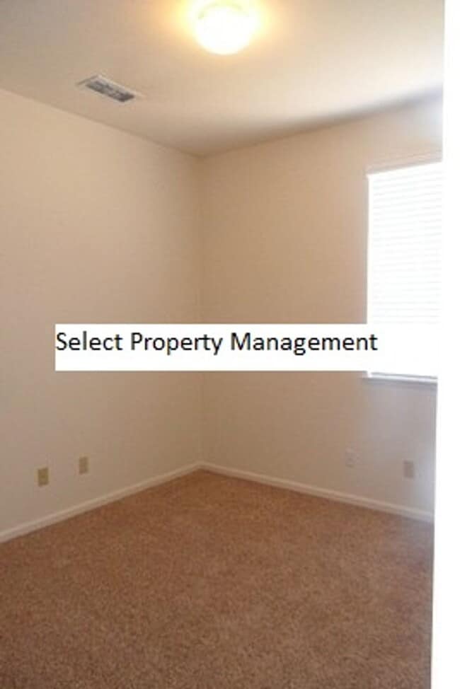 Building Photo - Woodcreek Oaks home - three bedroom