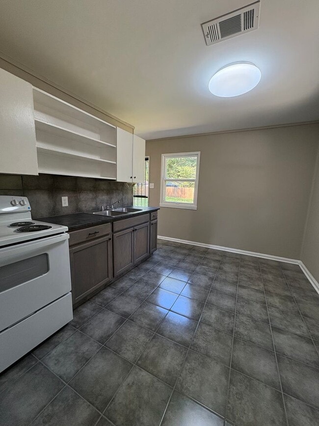Building Photo - 3 Bedroom 1 Bath home in Millington
