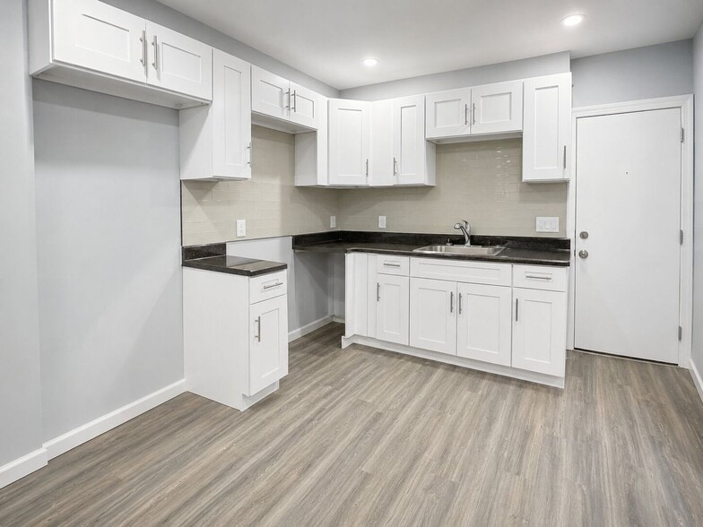 Building Photo - Recently Renovated 3 Bedroom Home Near Fairmount Park