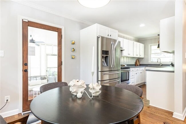 Building Photo - 1295 Lindenwood Ln NE