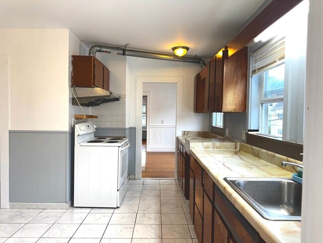 Building Photo - 40 Almont St