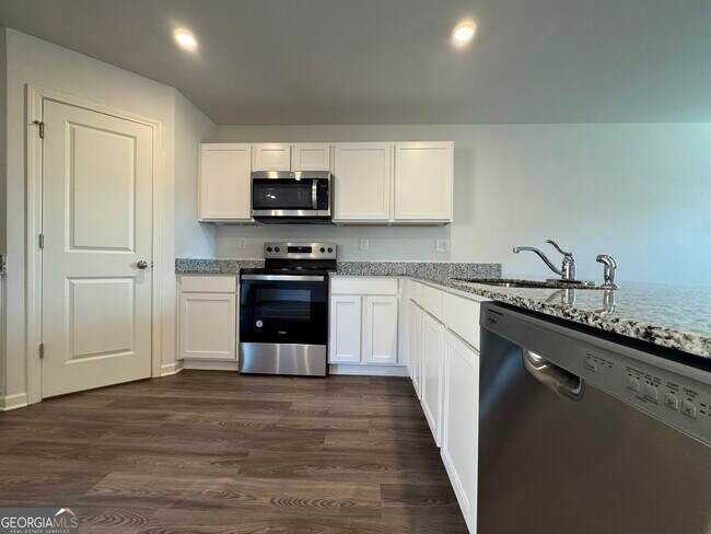 Building Photo - 528 Pemberton St