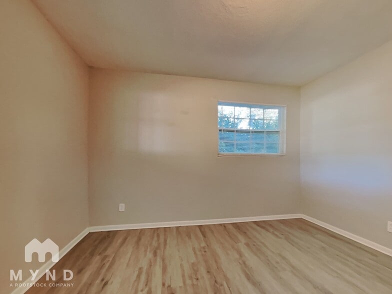 Building Photo - 1033 Busac Ave