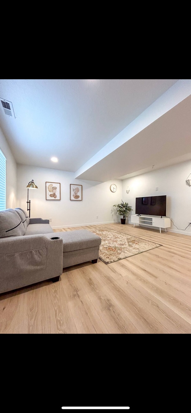 Building Photo - 3511 1180 S