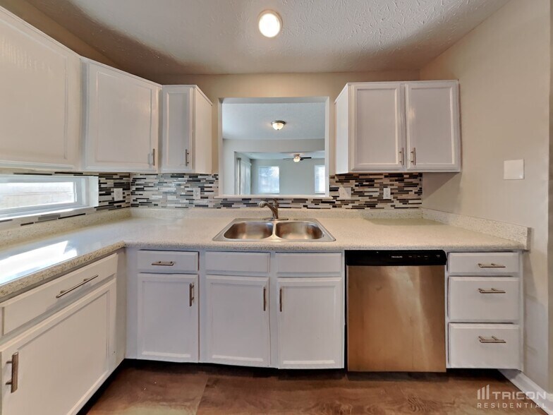 Building Photo - 2445 Grand Fir Dr