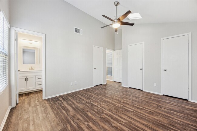 Building Photo - 8805 Piney Point Dr