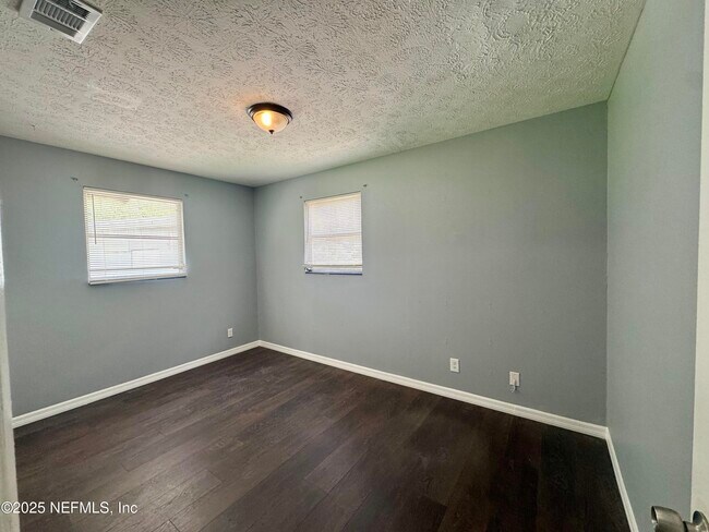 Building Photo - 2366 Betsy Dr