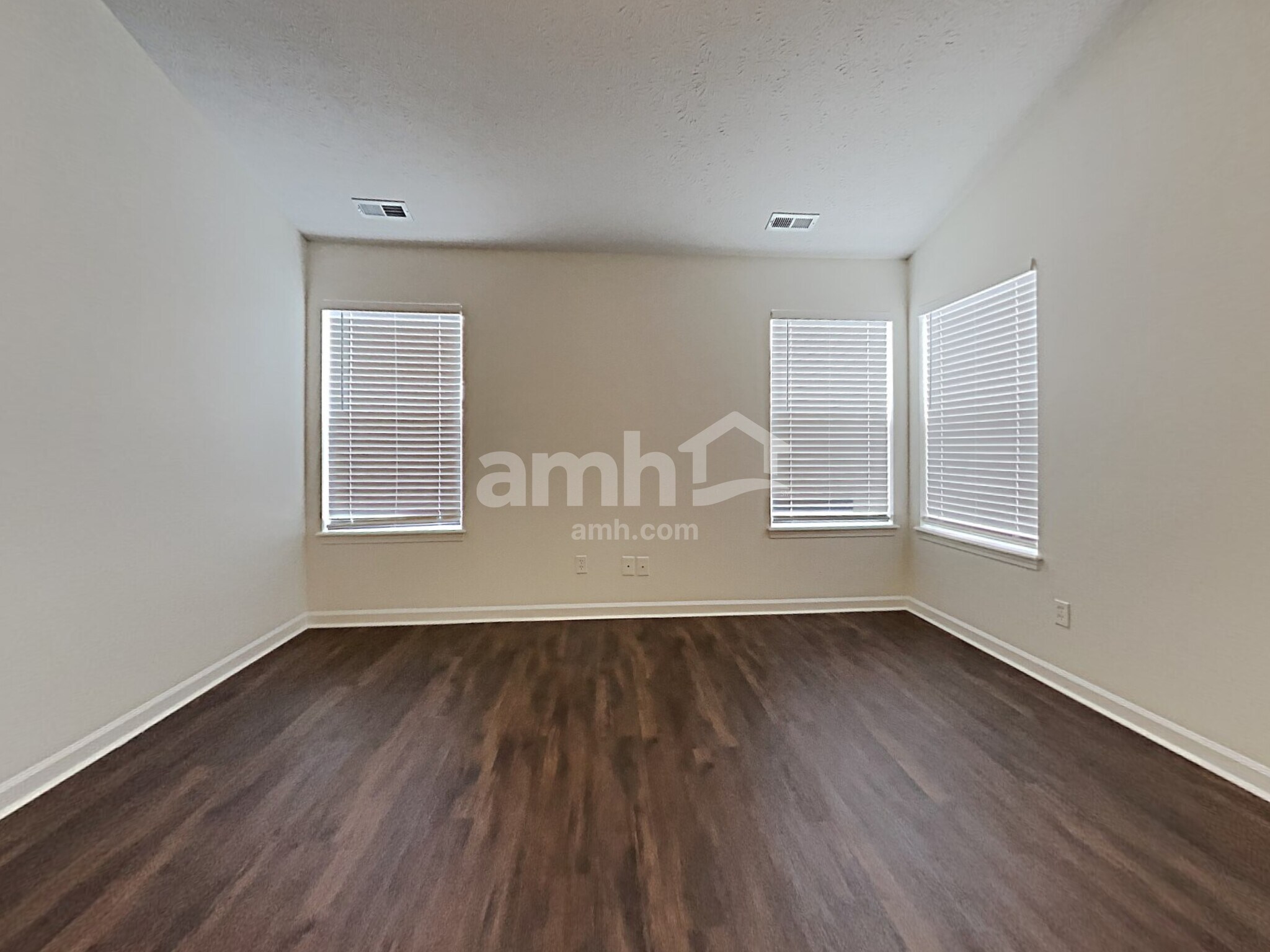 Building Photo - 1405 Willshire Dr