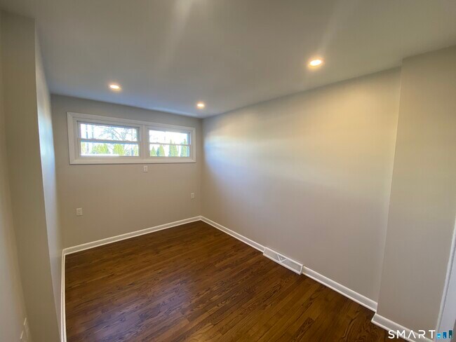 Building Photo - 63 Warren St