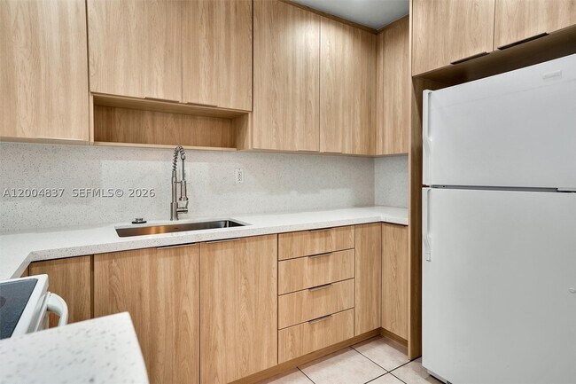 Building Photo - 8650 SW 67th Ave