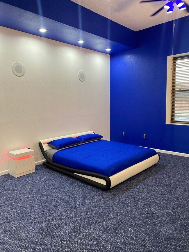 Building Photo - 335 N Superior St