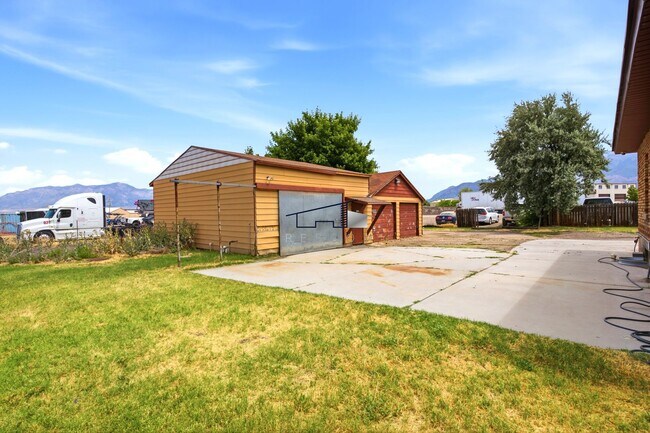 Building Photo - 1718 W 3300 S