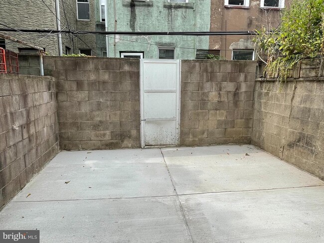 Building Photo - 1530 S 28th St