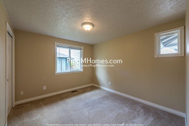 Building Photo - 11881 SE Southern Lites Dr