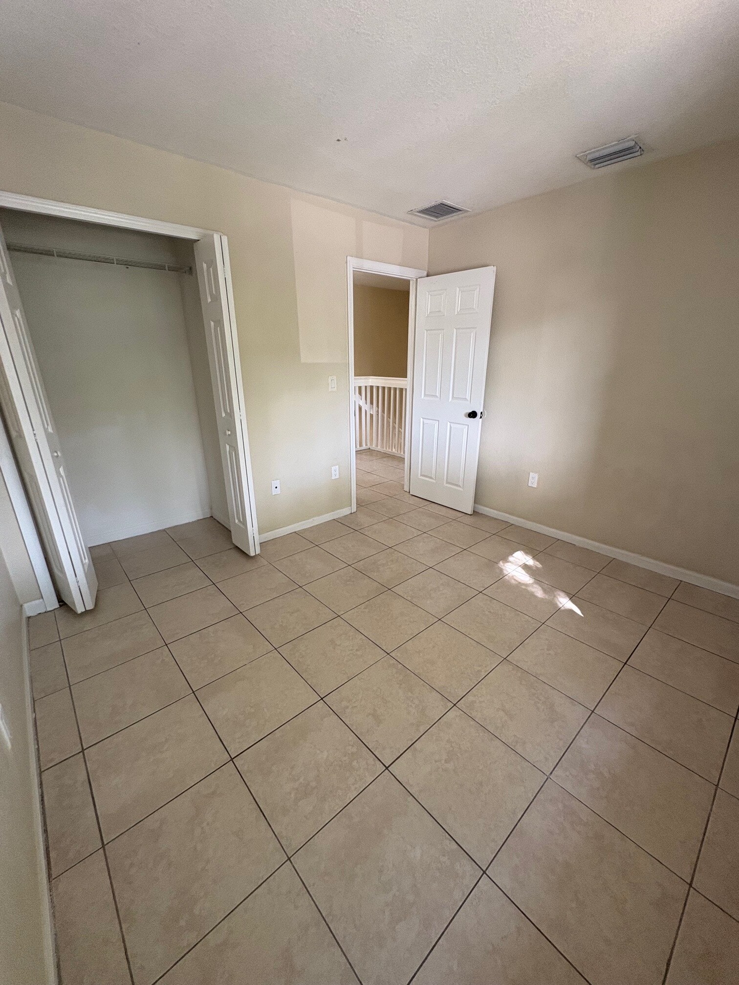 Building Photo - 2819 SE 15th Rd