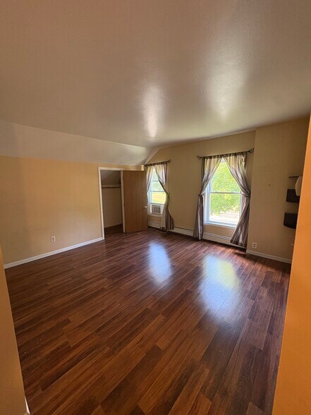 Living room - 428 Merrick St