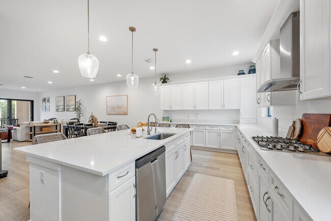 Building Photo - 12514 Gross Pointe Dr